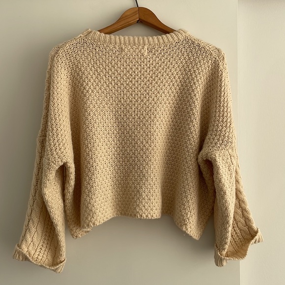SOLD Cropped Cable Knit Sweater - Picture 4 of 4